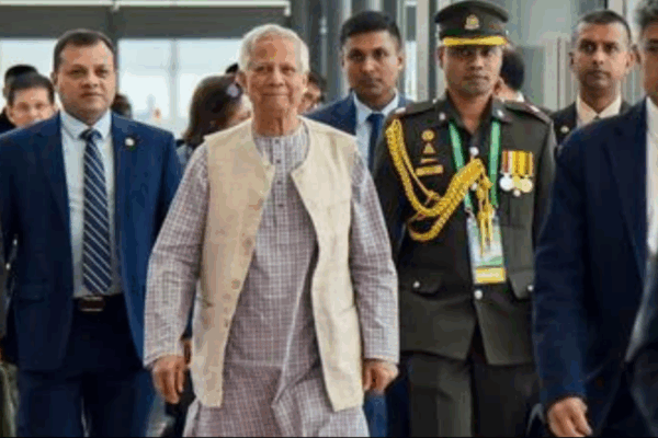 বাংলাদেশে অরাজকতা! হঠাৎ ইউনূসের গলায় অন্য সুর, দেশ ছেড়ে পালাতে চাইছেন!