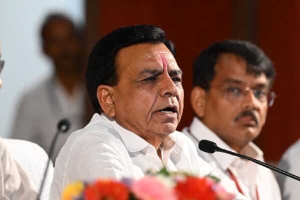 ‘মোদির পায়ে মাথা নত করে ভারতীয় সেনা’, ফের বেফাঁস মন্তব্য বিজেপি নেতার, শাস্তি হবে?