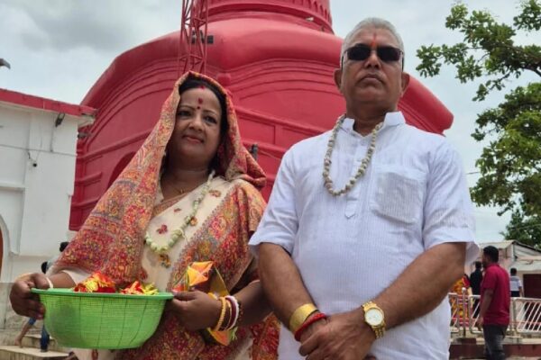 ‘ও জীবনে অনেক কষ্ট পেয়েছে, ওকে আশীর্বাদ করুন’, স্ত্রীর জন্য প্রার্থনা দিলীপ ঘোষের