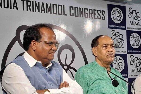 চা-বলয়ে বড় ধাক্কা বিজেপির, তৃণমূলে যোগ দিলেন জন বার্লা